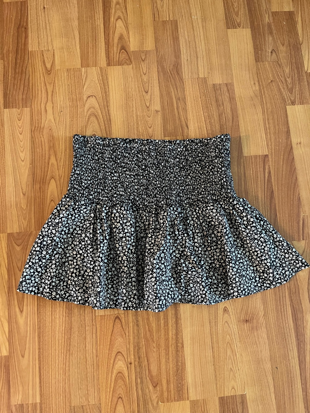 H&M Black and White Floral Smocked Waist Mini Skirt